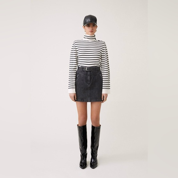 Suncoo Paris like new 🔥
Classic high-neck sweater in ecru and black stripes - Picture 4 of 15